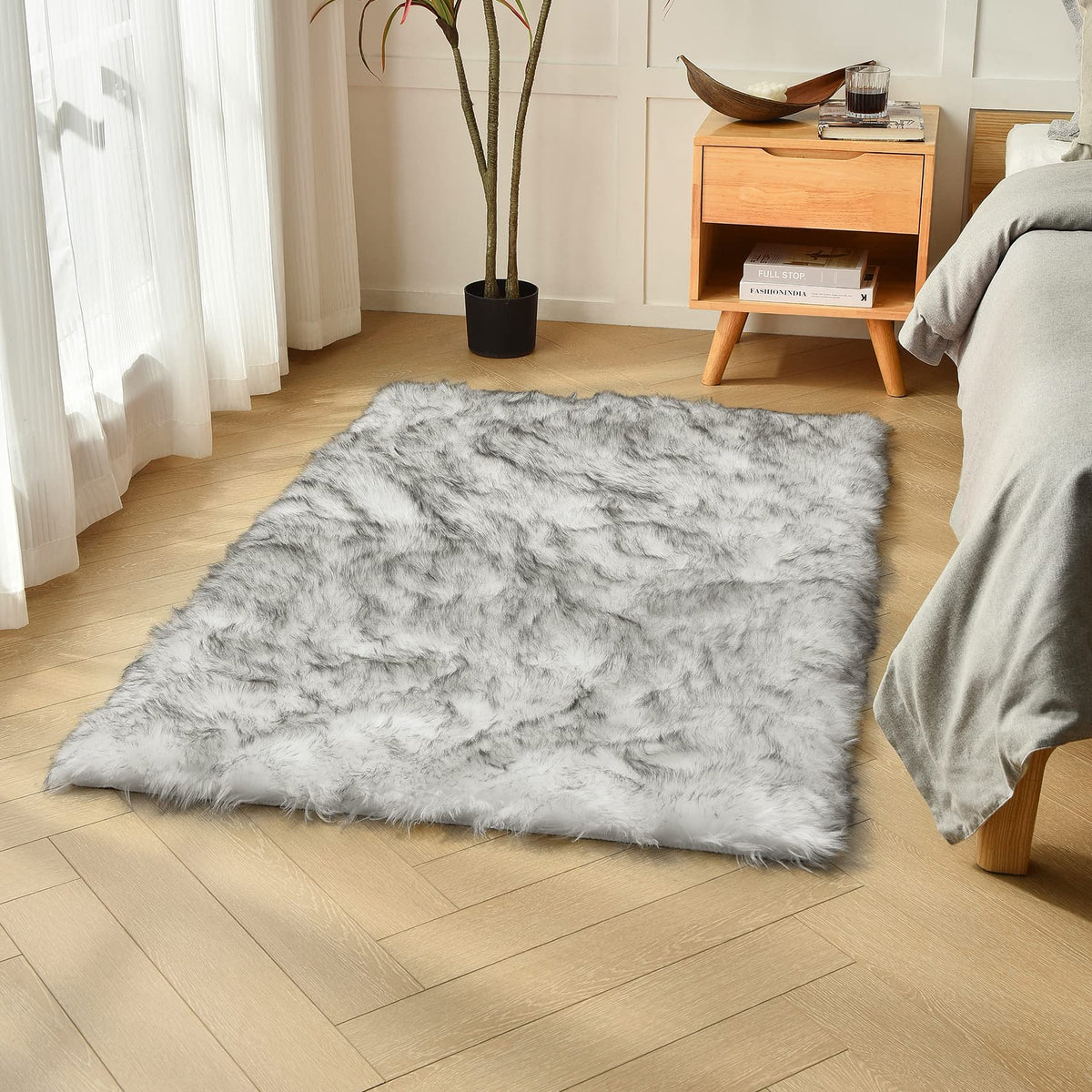 duduta White Faux Fur Throw Rug 2x3 ft, Small Bedside Rug Dorm Chair Cover