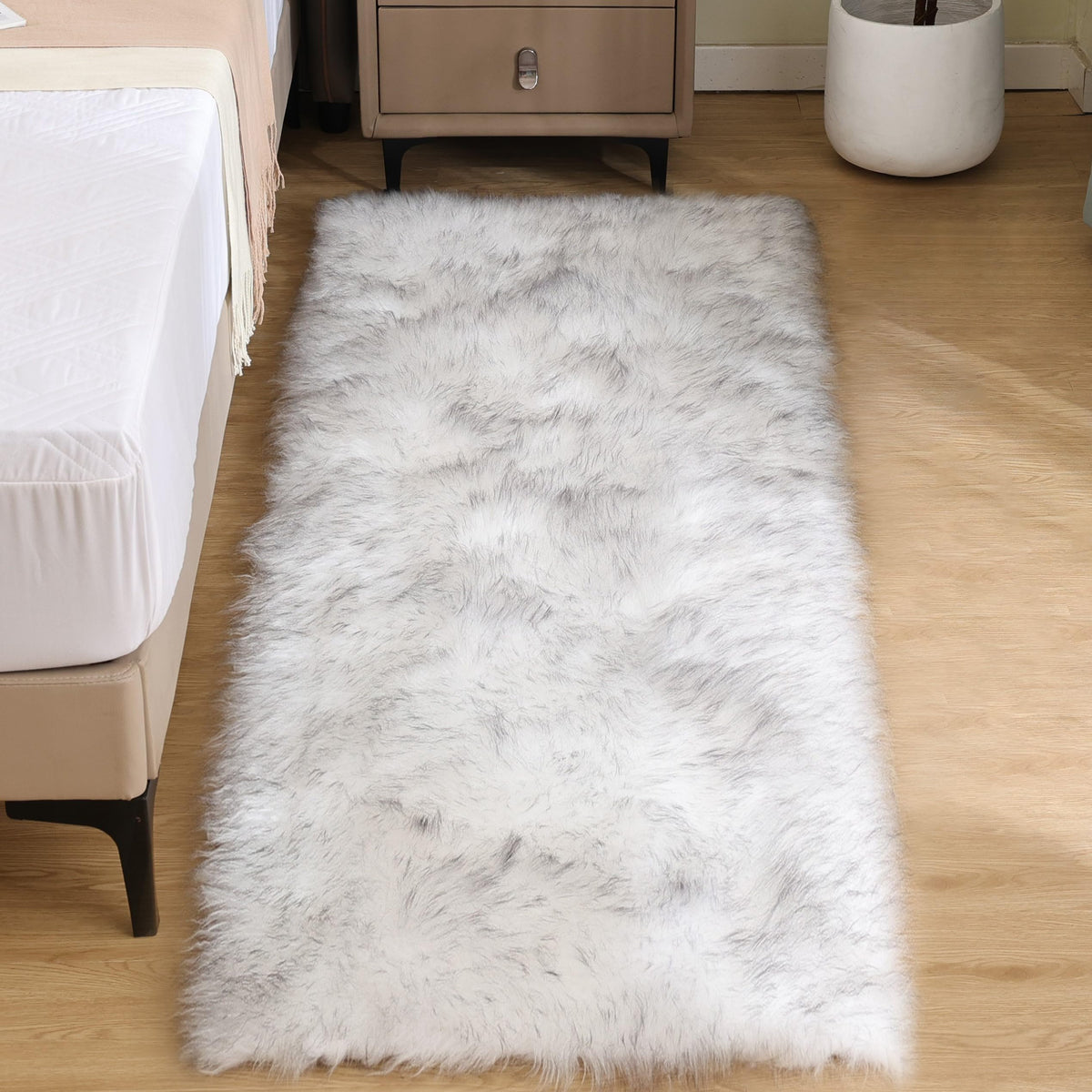 Goolela White Fluffy Faux Fur Rug for Bedroom Faux Sheepskin Rug 2x3 White Fuzzy Furry Bedside Carpet Dining Room Playroom Dorm Small Washable Rectangle