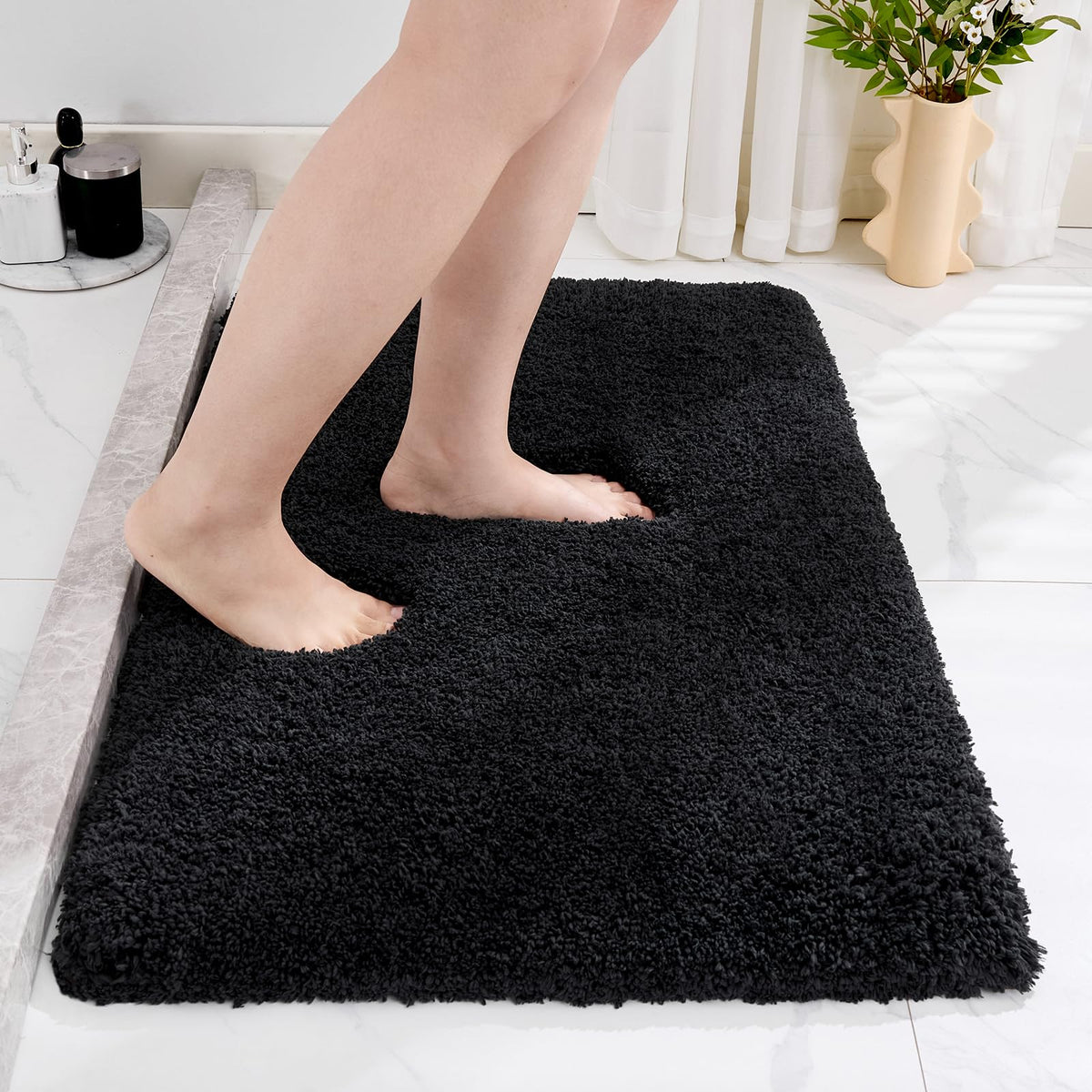 Disolla White Bathroom Rugs 17x24, Microfiber Non-Slip Plush Small Bath Mat