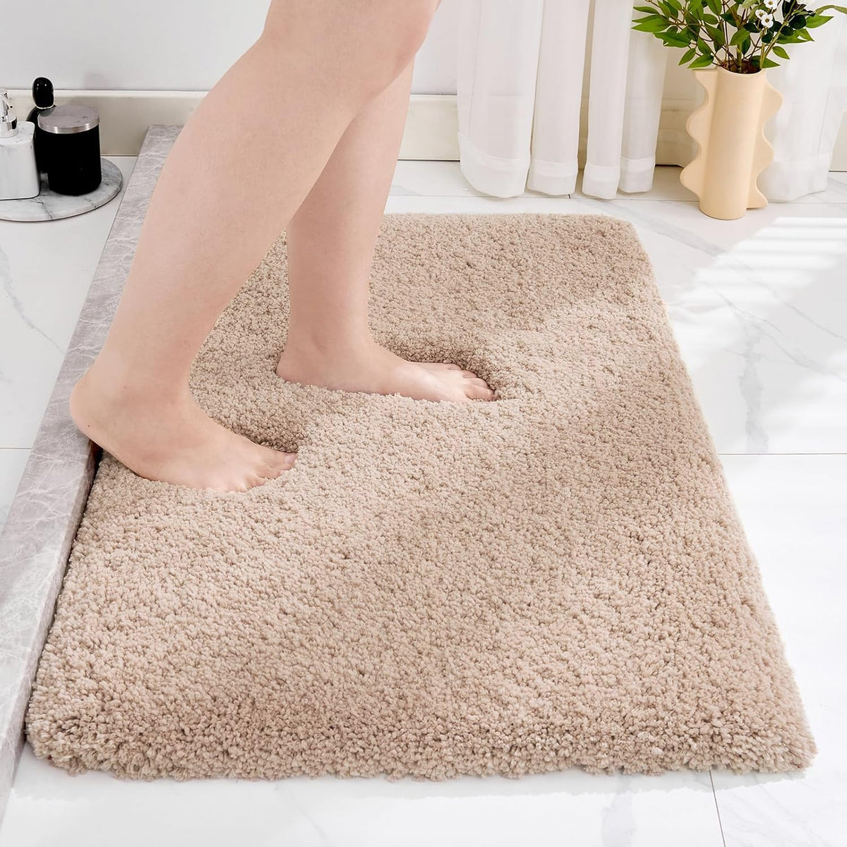 Disolla White Bathroom Rugs 17x24, Microfiber Non-Slip Plush Small Bath Mat