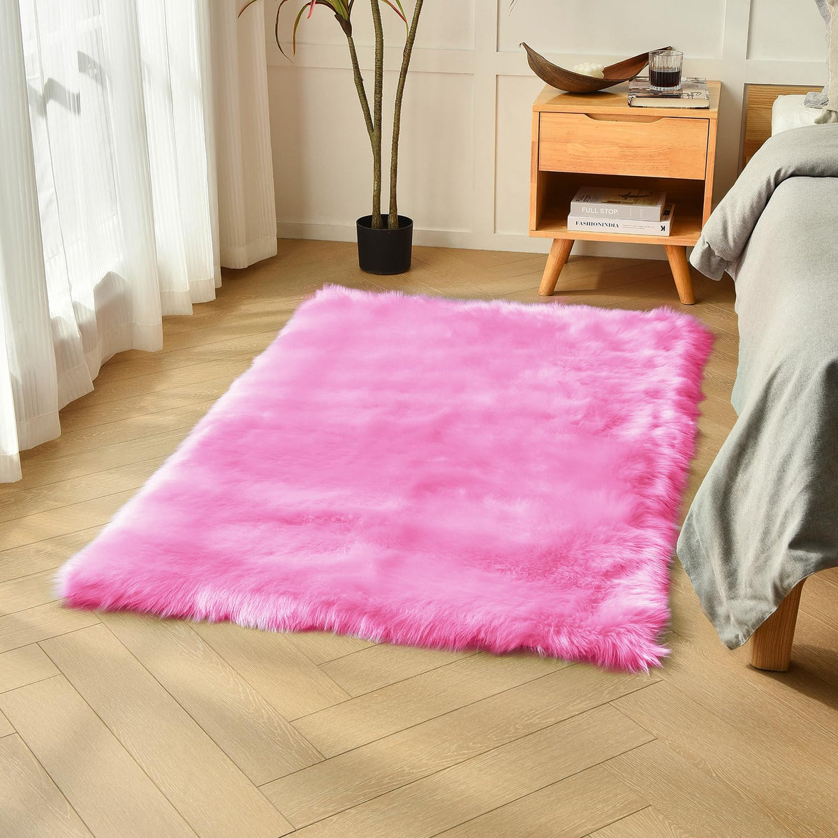 duduta White Faux Fur Throw Rug 2x3 ft, Small Bedside Rug Dorm Chair Cover