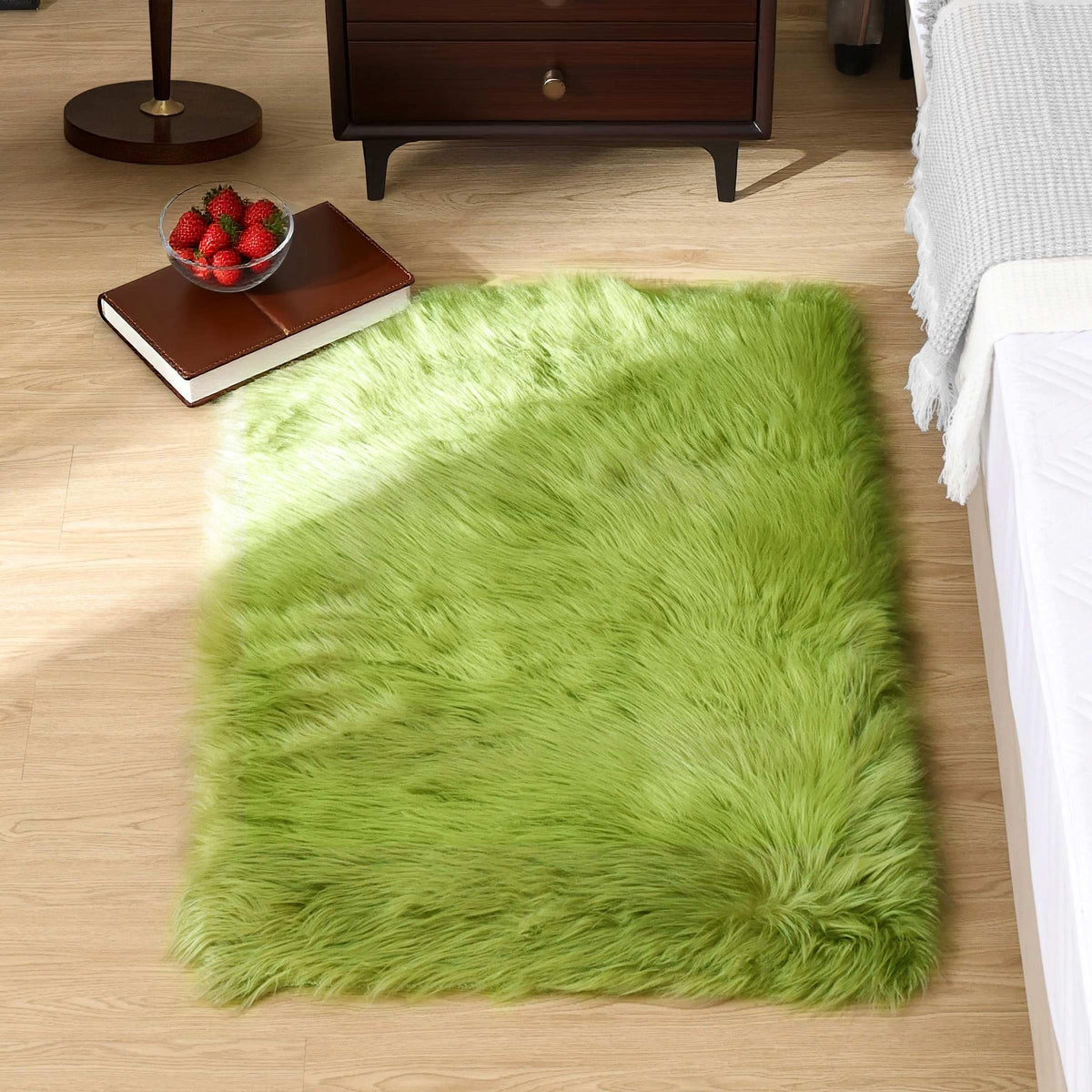 Goolela White Fluffy Faux Fur Rug for Bedroom Faux Sheepskin Rug 2x3 White Fuzzy Furry Bedside Carpet Dining Room Playroom Dorm Small Washable Rectangle