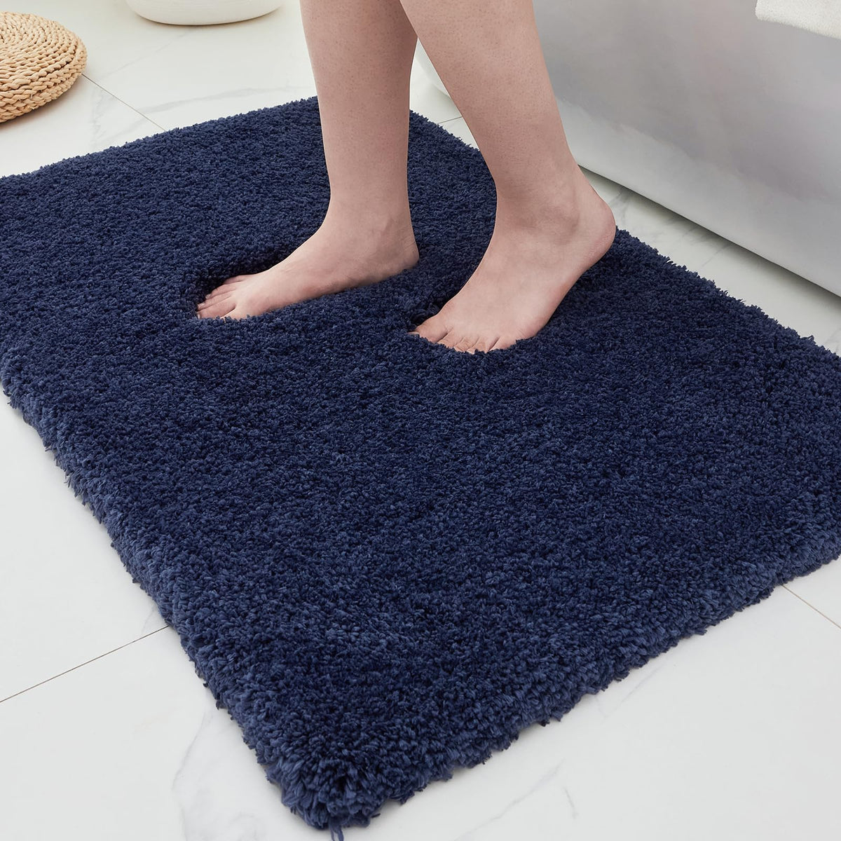 ILANGO Bathroom Rugs 24" × 17", Extra Soft Absorbent Microfiber Bath Rugs