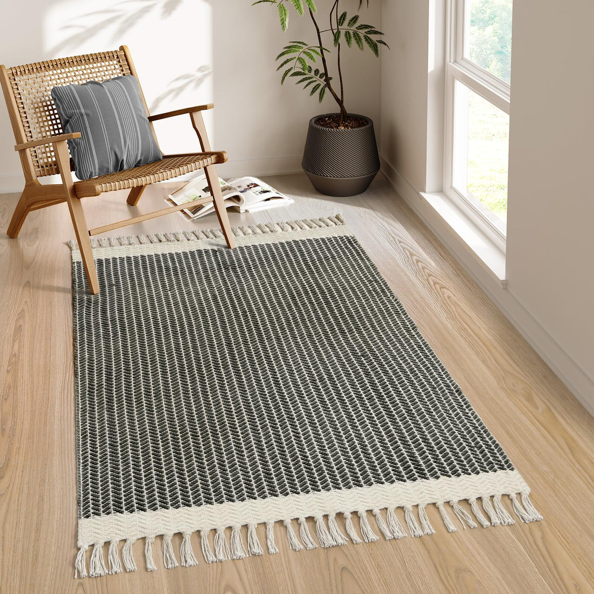 Lahome Belle Boho Bathroom Rugs, Small 2x3 Front Door Mat Lightweight Kitchen Rug Woven Cotton Area Rug with Tassels, Farmhouse Washable Black and White Throw Rug Low Pile Carpet for Entry Laundry