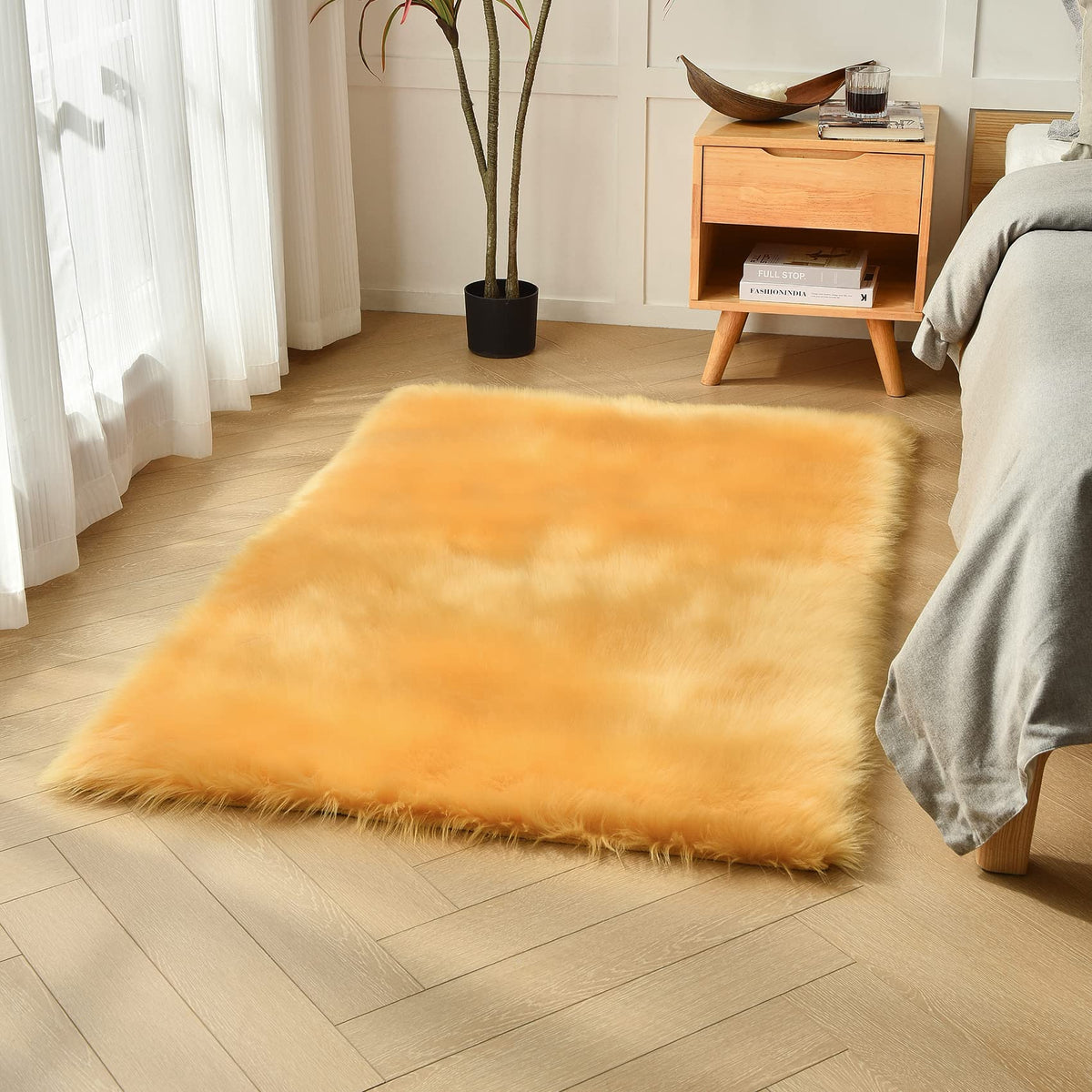 duduta White Faux Fur Throw Rug 2x3 ft, Small Bedside Rug Dorm Chair Cover