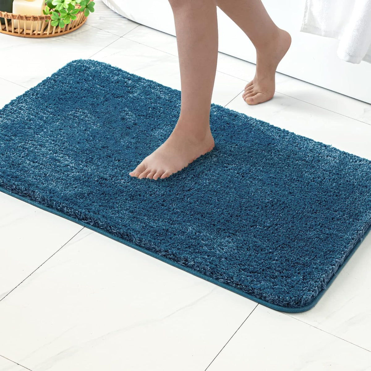 MIULEE Dark Purple Bathroom Rugs Soft Small Microfiber Bath Mat 16x24 Inch