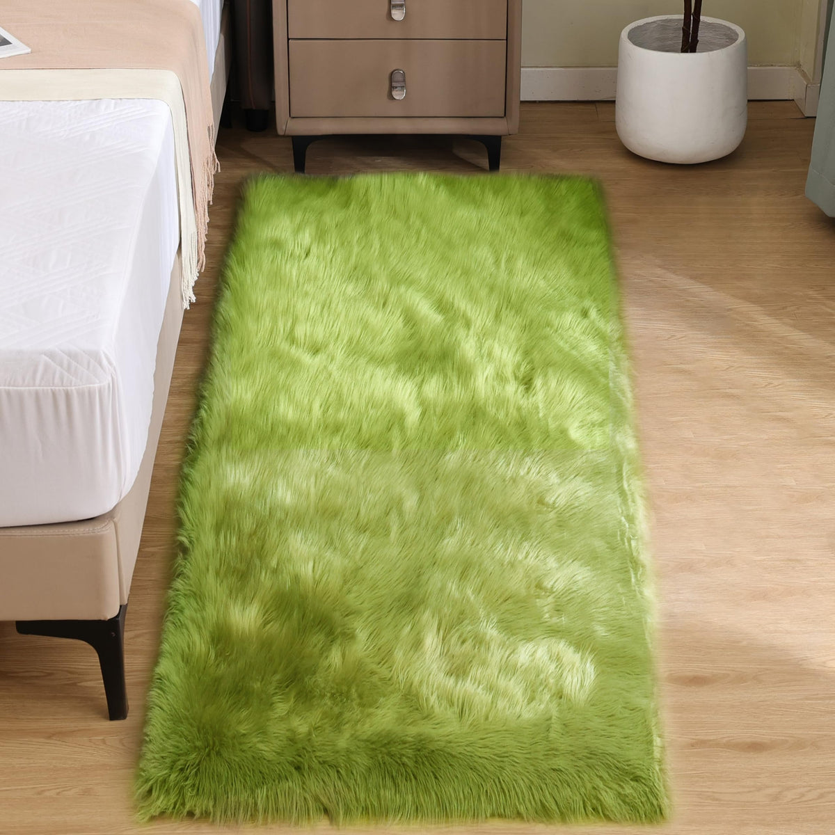 Goolela White Fluffy Faux Fur Rug for Bedroom Faux Sheepskin Rug 2x3 White Fuzzy Furry Bedside Carpet Dining Room Playroom Dorm Small Washable Rectangle