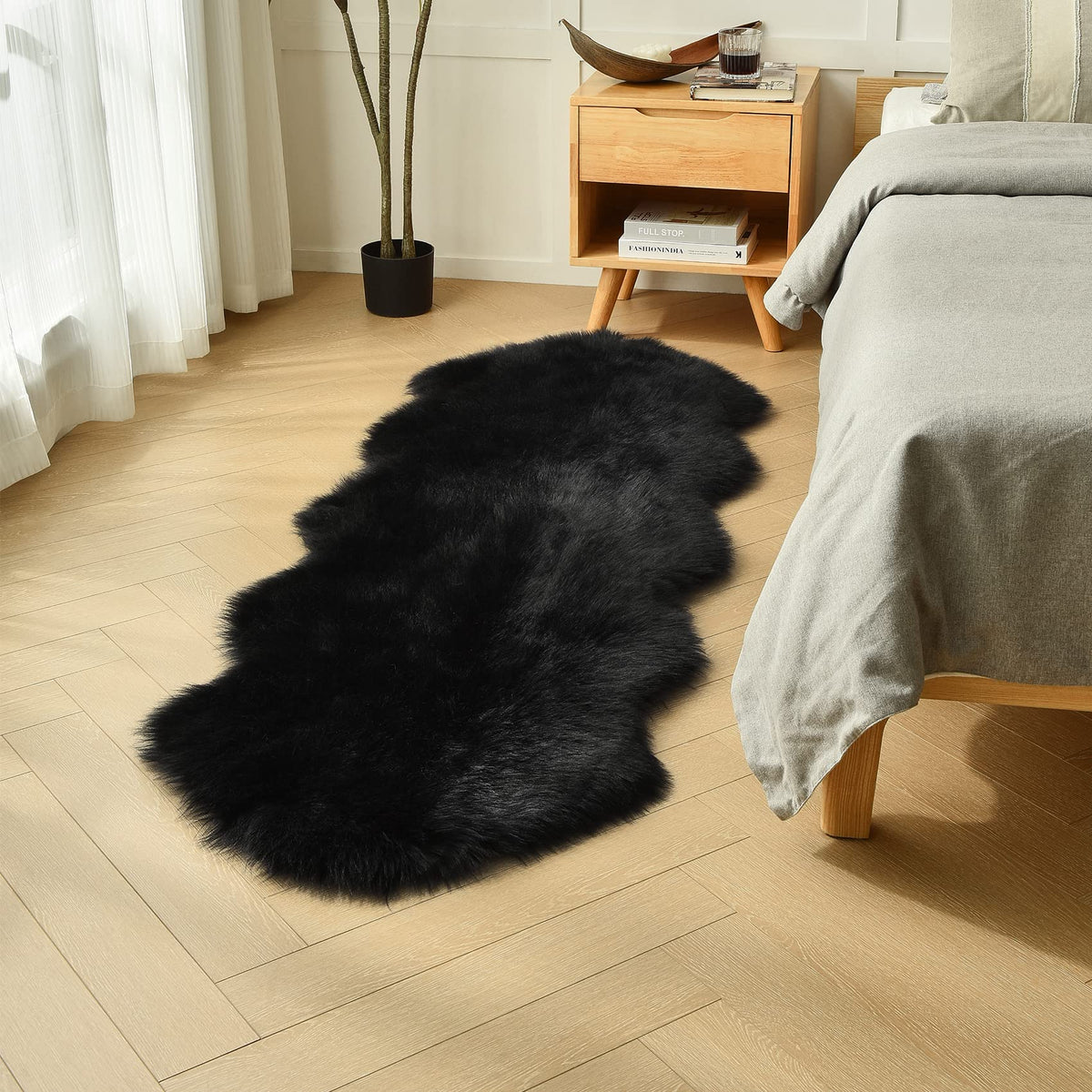 duduta White Faux Fur Throw Rug 2x3 ft, Small Bedside Rug Dorm Chair Cover