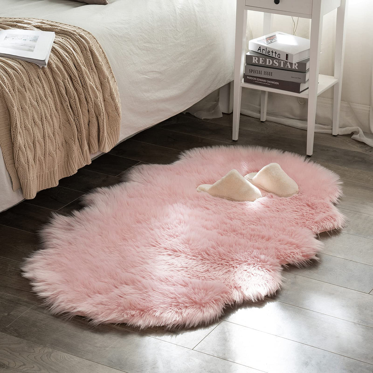MIULEE Fluffy Area Rug 3x5 ft Faux Fur Sheepskin Rug for Bedroom White
