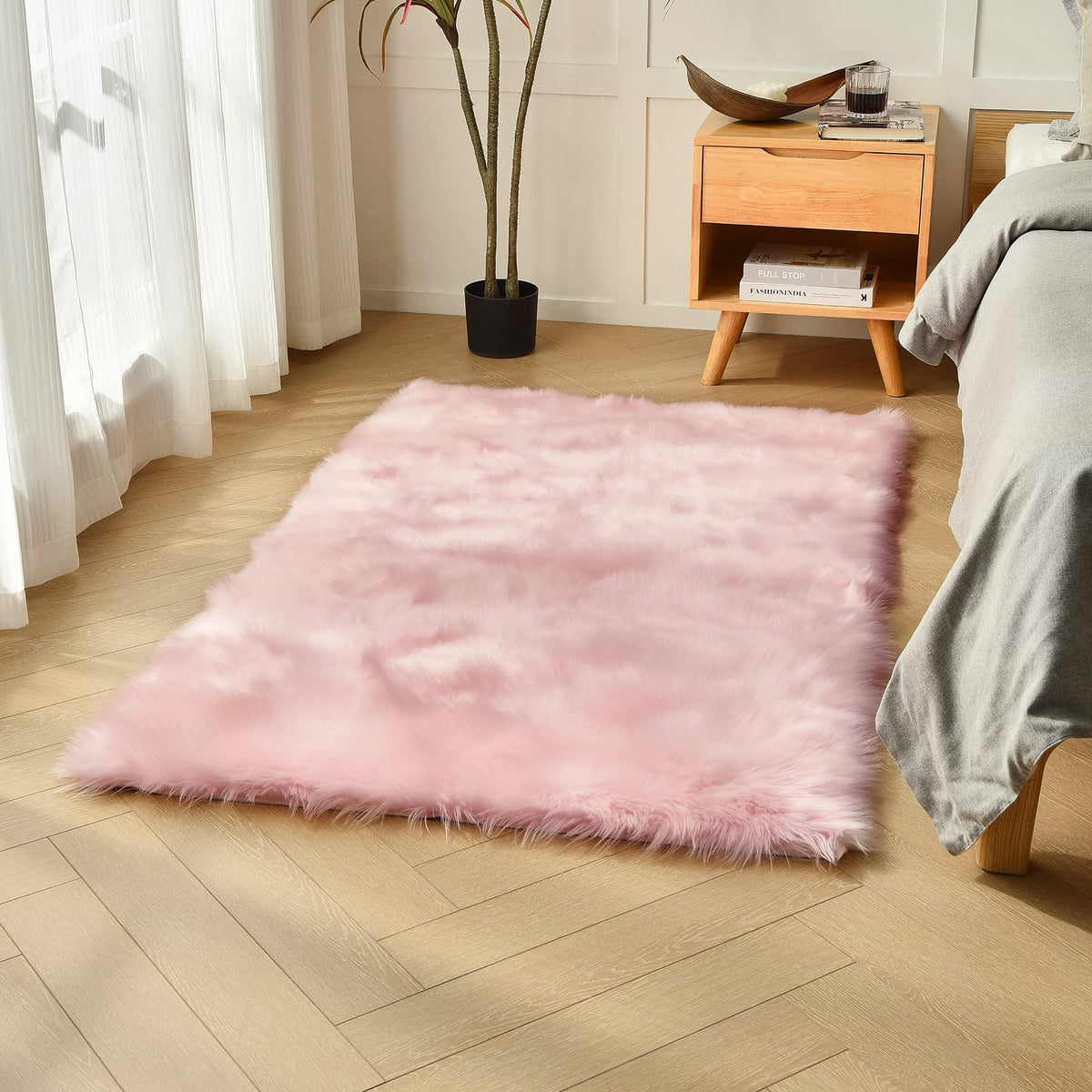 duduta White Faux Fur Throw Rug 2x3 ft, Small Bedside Rug Dorm Chair Cover