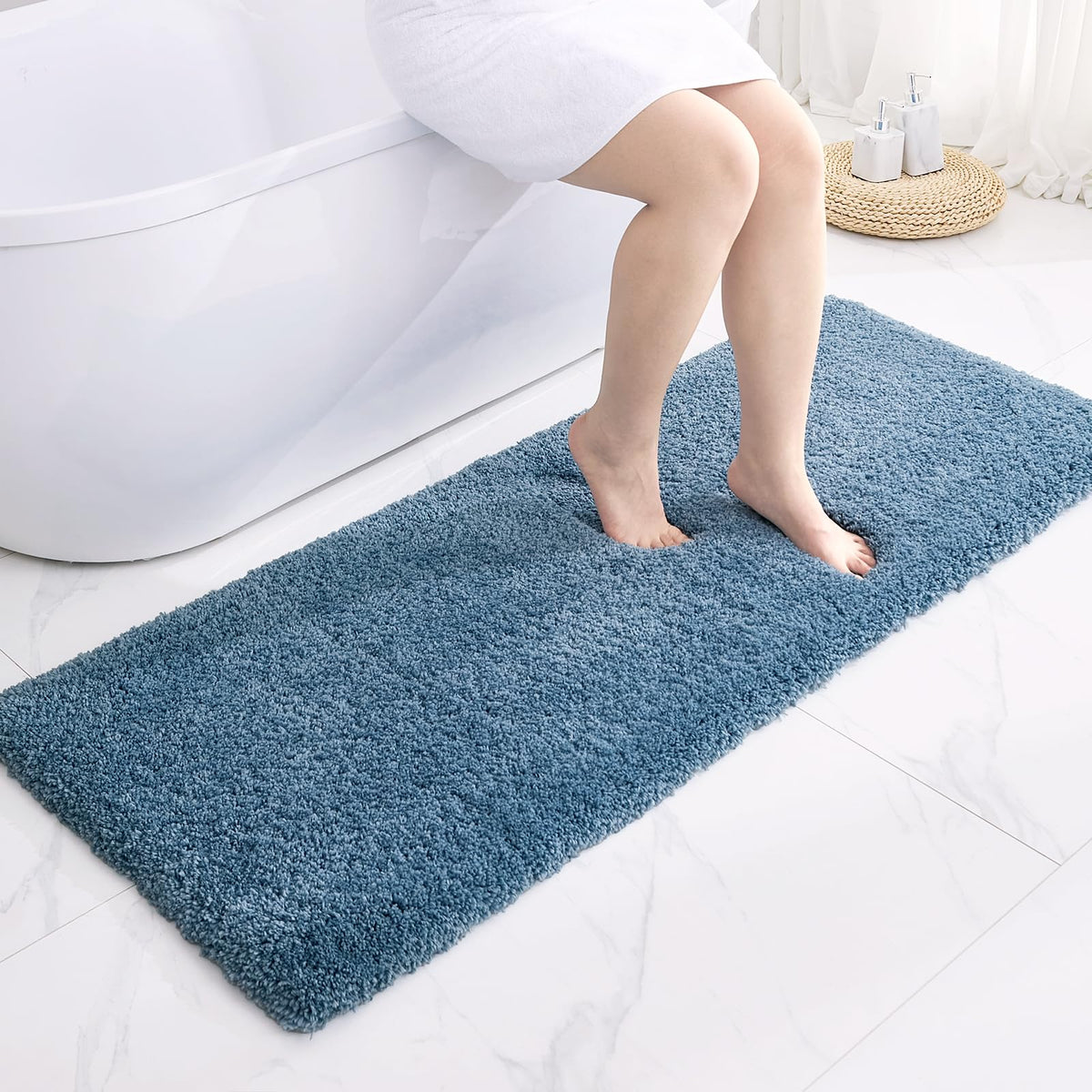 Disolla White Bathroom Rugs 17x24, Microfiber Non-Slip Plush Small Bath Mat