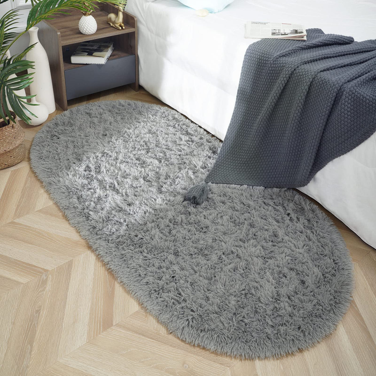 ISEAU Oval Fluffy Rug Carpets for Kids Bedroom,2.6x5.4ft,Black