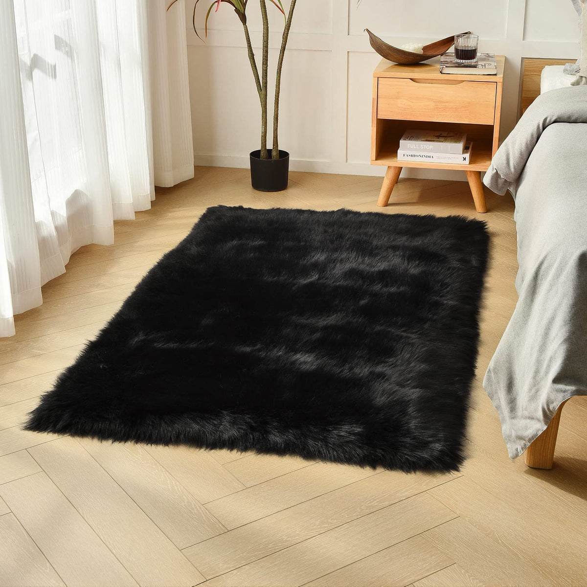 duduta White Faux Fur Throw Rug 2x3 ft, Small Bedside Rug Dorm Chair Cover