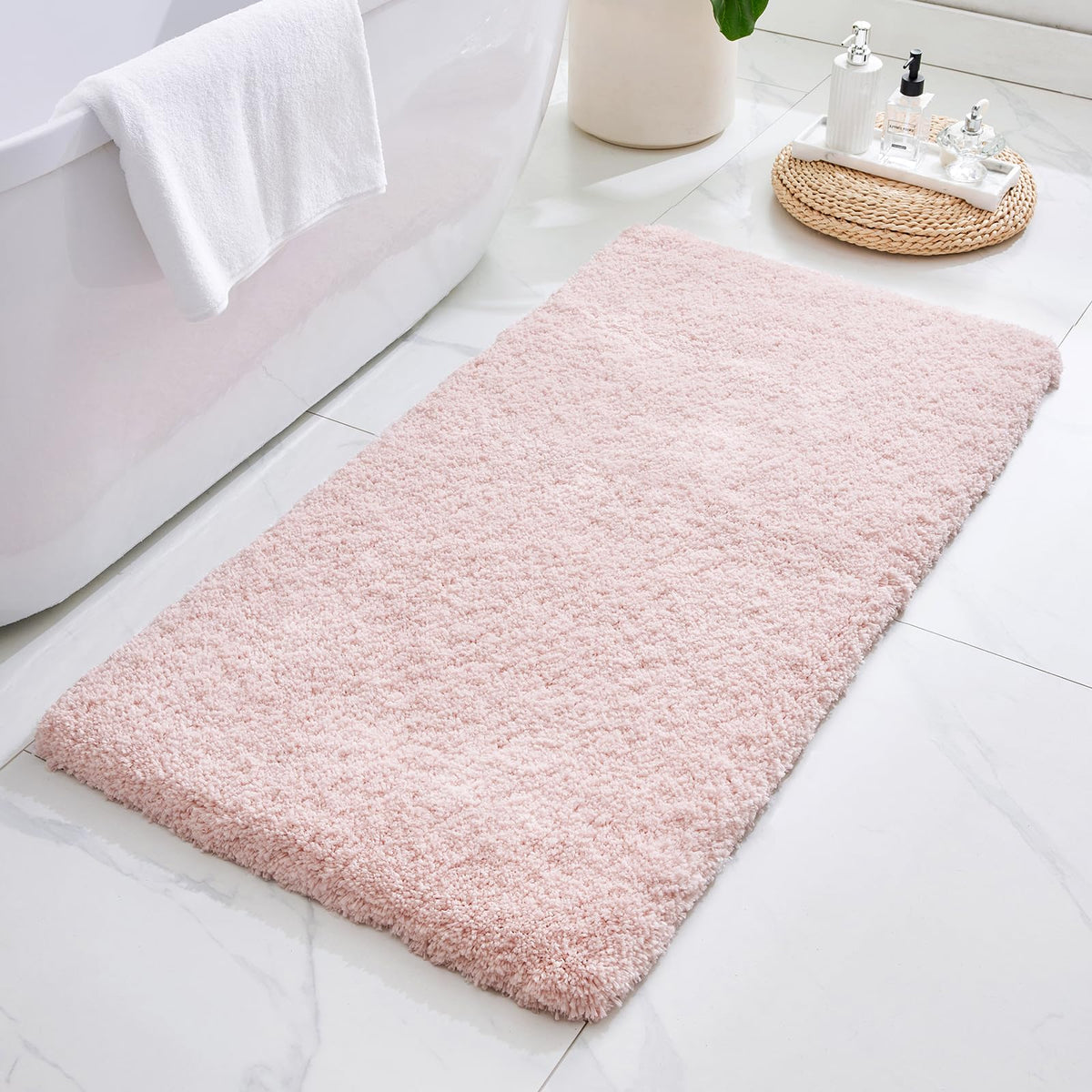 ILANGO Bathroom Rugs 24" × 17", Extra Soft Absorbent Microfiber Bath Rugs