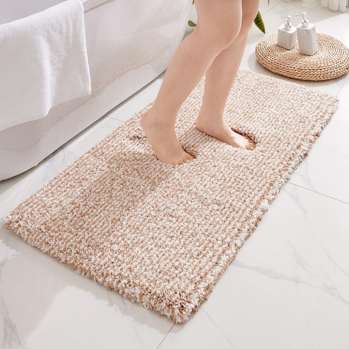 Disolla White Bathroom Rugs 17x24, Microfiber Non-Slip Plush Small Bath Mat