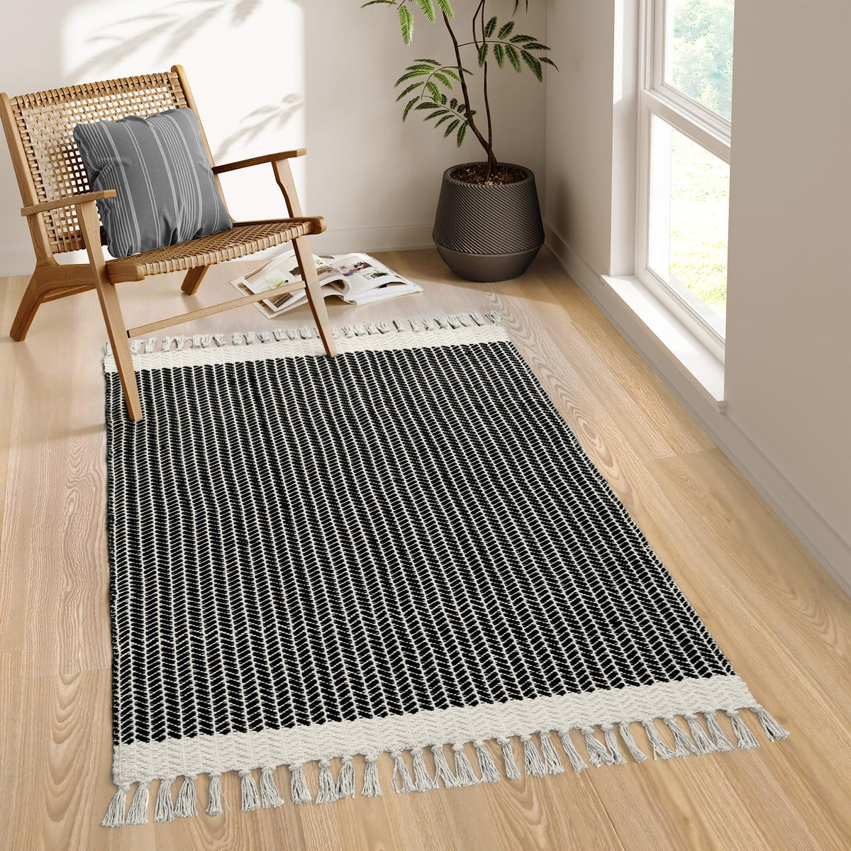 Lahome Belle Boho Bathroom Rugs, Small 2x3 Front Door Mat Lightweight Kitchen Rug Woven Cotton Area Rug with Tassels, Farmhouse Washable Black and White Throw Rug Low Pile Carpet for Entry Laundry