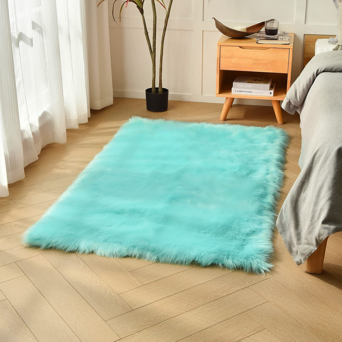 duduta White Faux Fur Throw Rug 2x3 ft, Small Bedside Rug Dorm Chair Cover