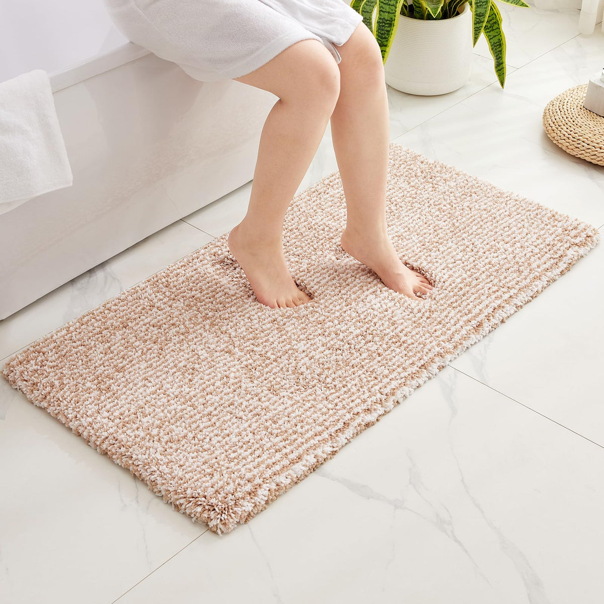 Disolla White Bathroom Rugs 17x24, Microfiber Non-Slip Plush Small Bath Mat
