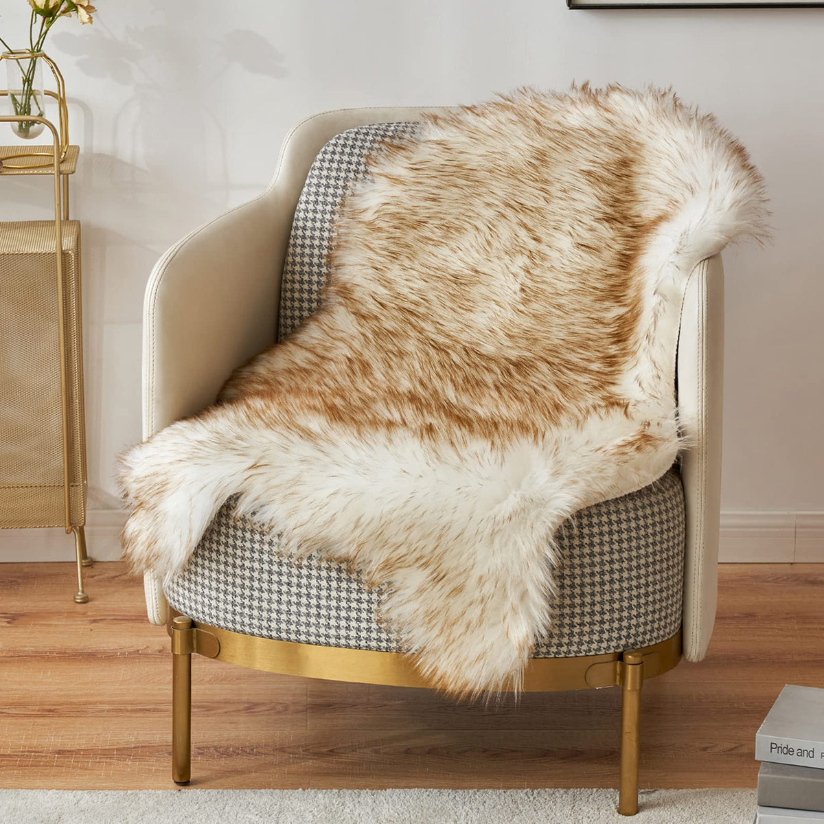 MIULEE Fluffy Area Rug 3x5 ft Faux Fur Sheepskin Rug for Bedroom White