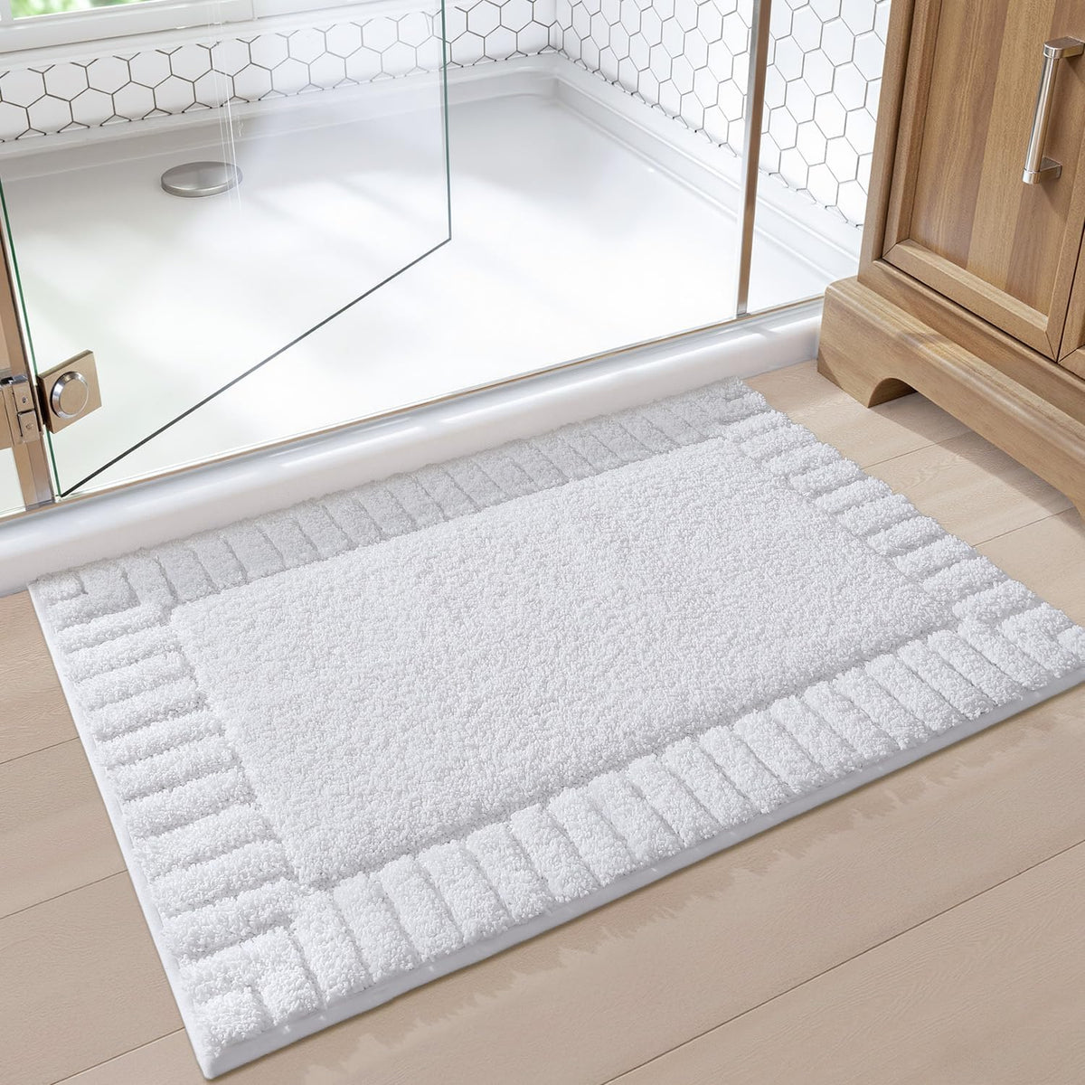 LUMI Soft Bathroom Rugs Absorbent, Non Slip Bath Mat 20x32, White
