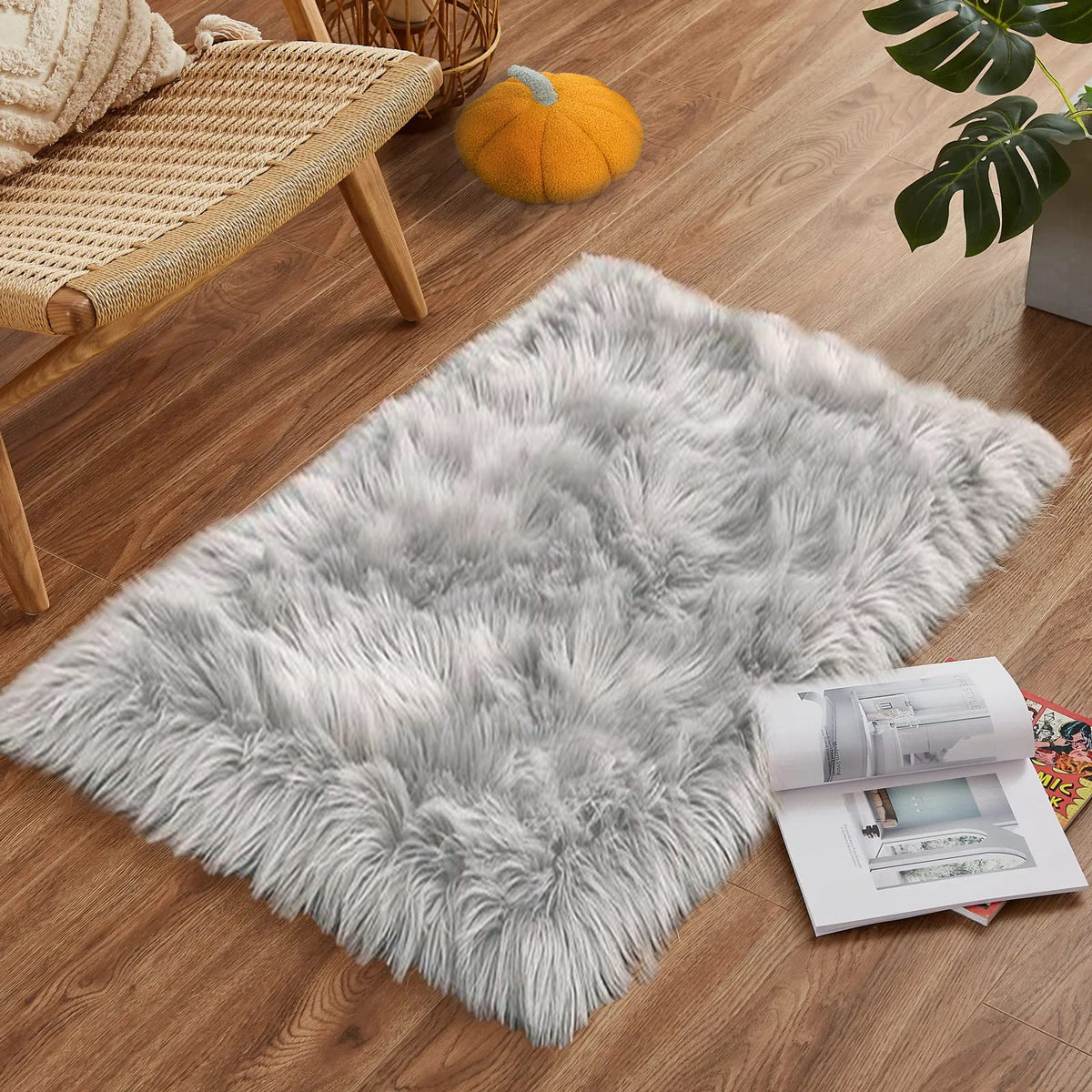 Goolela White Fluffy Faux Fur Rug for Bedroom Faux Sheepskin Rug 2x3 White Fuzzy Furry Bedside Carpet Dining Room Playroom Dorm Small Washable Rectangle