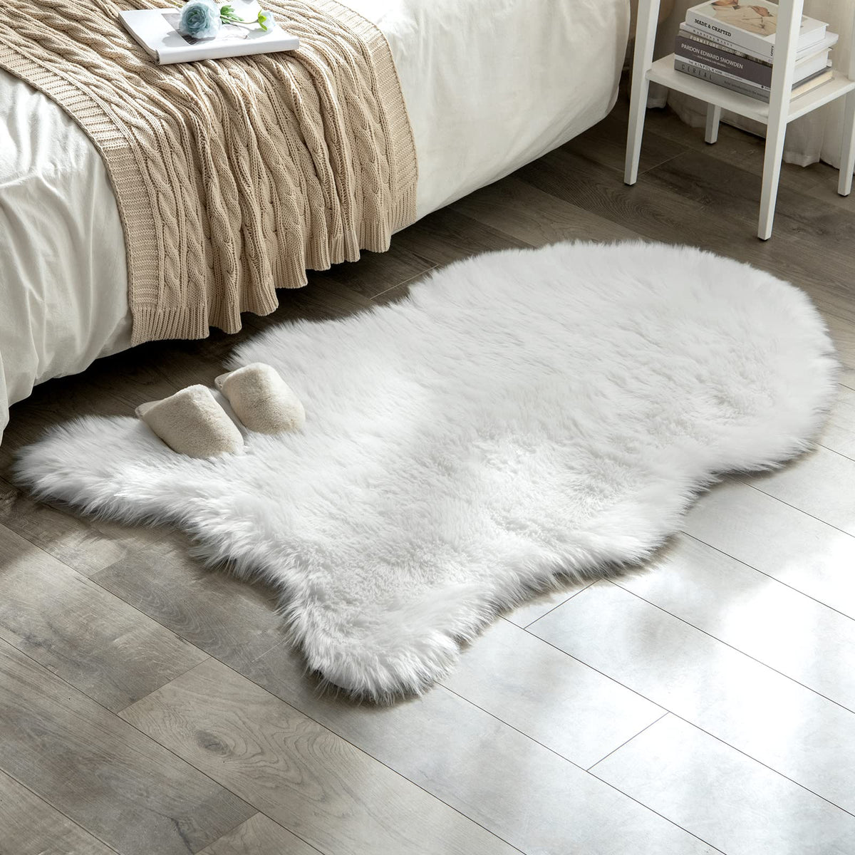 MIULEE Fluffy Area Rug 3x5 ft Faux Fur Sheepskin Rug for Bedroom White