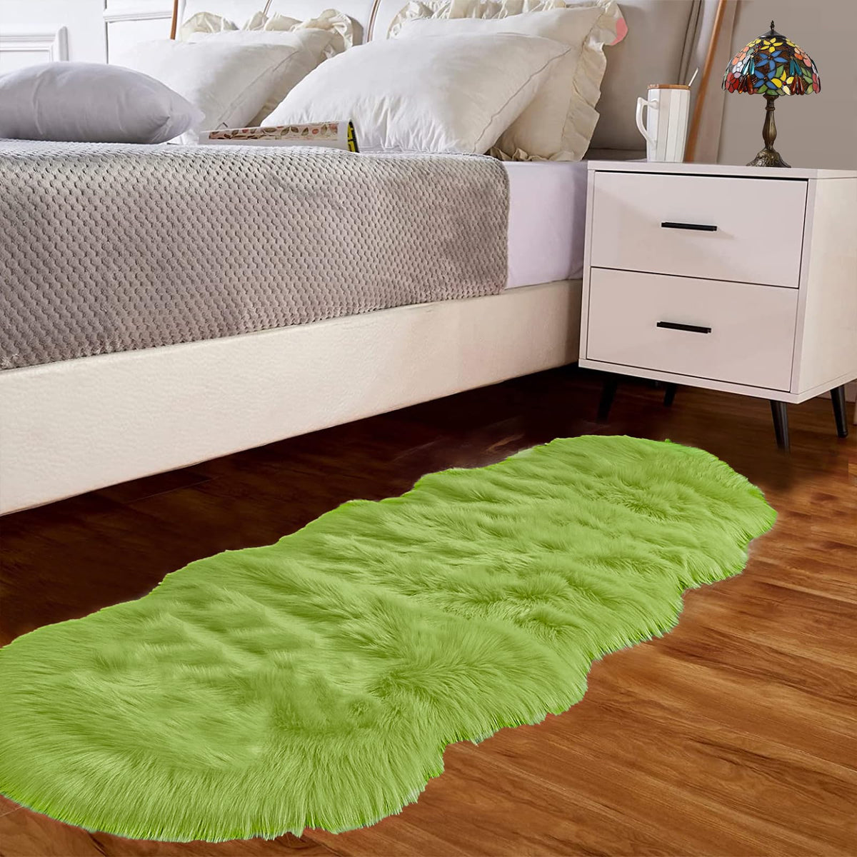 Goolela White Fluffy Faux Fur Rug for Bedroom Faux Sheepskin Rug 2x3 White Fuzzy Furry Bedside Carpet Dining Room Playroom Dorm Small Washable Rectangle