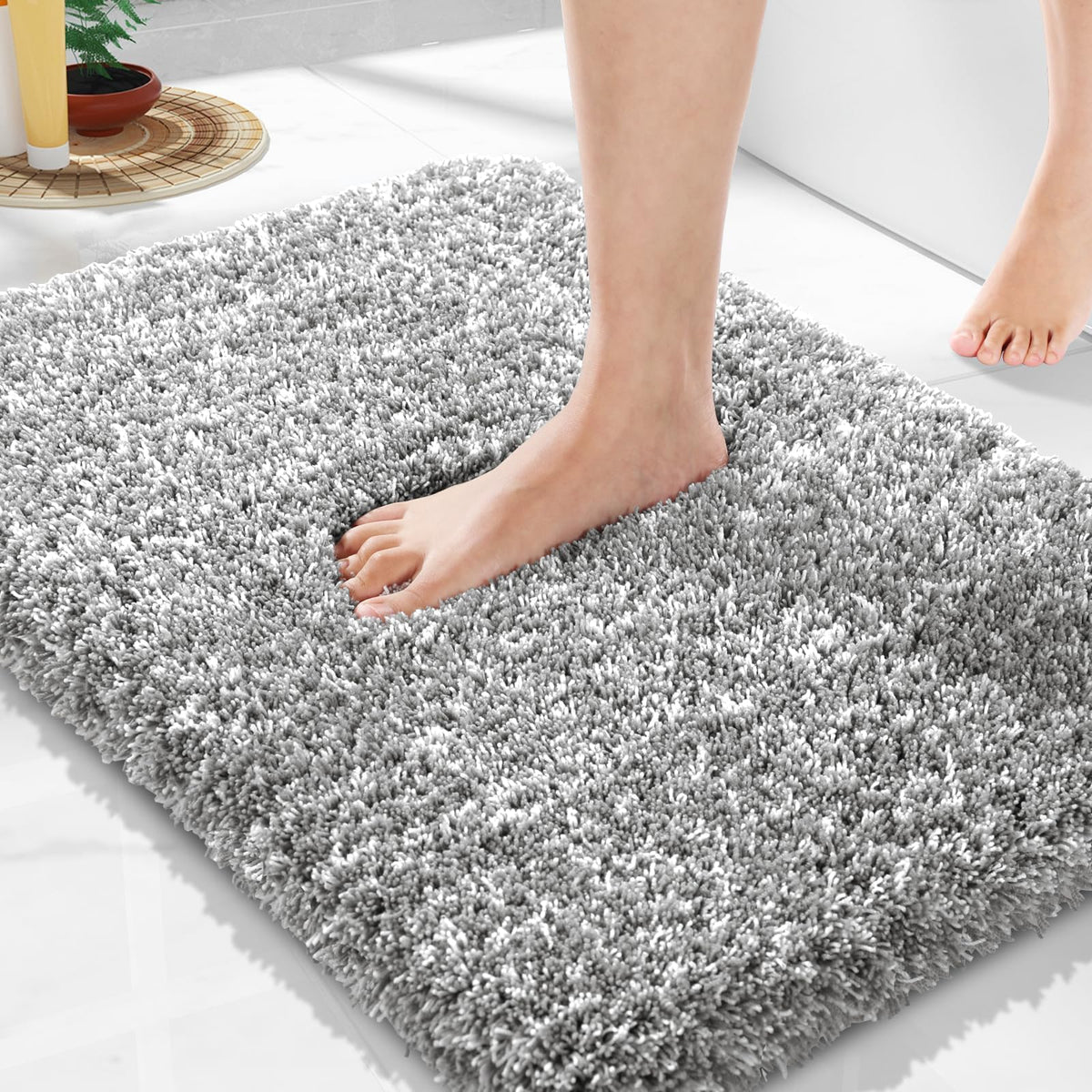 Yimobra Bathroom Rugs Non Slip Washable 32X20, Ultra Soft and Water Absorbent Bath Mats, Plush Fluffy Shower Mat Outside, Microfiber Thick Matts for Bathroom Floor/Tub, Light Gray and White