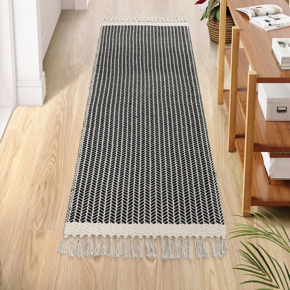Lahome Belle Boho Bathroom Rugs, Small 2x3 Front Door Mat Lightweight Kitchen Rug Woven Cotton Area Rug with Tassels, Farmhouse Washable Black and White Throw Rug Low Pile Carpet for Entry Laundry