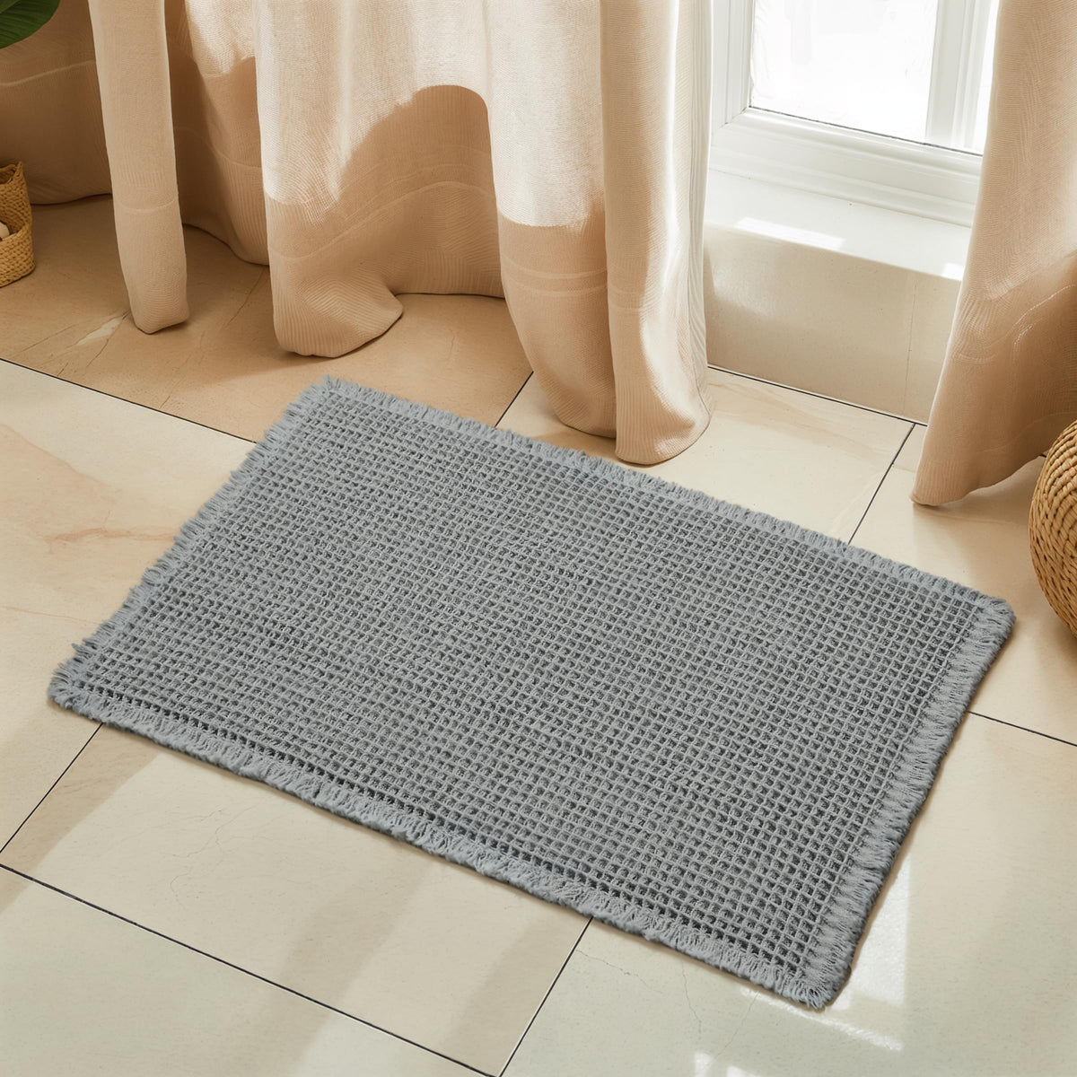 SUBRTEX Bathroom Rugs Chenille Bath Rug Soft Short Plush Bath Mat Soft Shower Mat Water Absorbent Shower Mat Quick Dry Machine Washable(White,18" x 24")