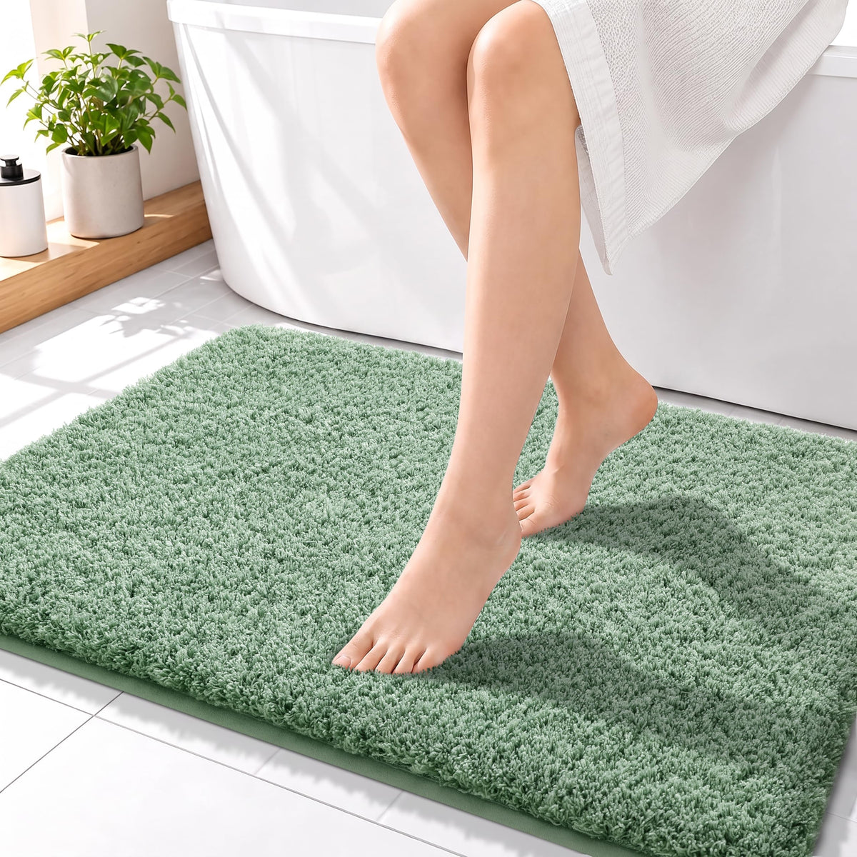 Yimobra Bathroom Rugs Non Slip Washable 32X20, Ultra Soft and Water Absorbent Bath Mats, Plush Fluffy Shower Mat Outside, Microfiber Thick Matts for Bathroom Floor/Tub, Light Gray and White