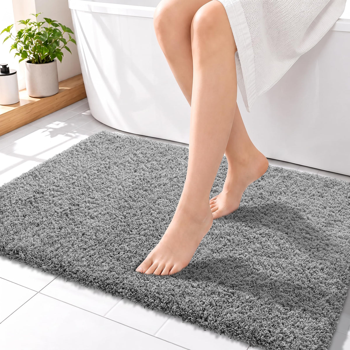 Yimobra Bathroom Rugs Non Slip Washable 32X20, Ultra Soft and Water Absorbent Bath Mats, Plush Fluffy Shower Mat Outside, Microfiber Thick Matts for Bathroom Floor/Tub, Light Gray and White
