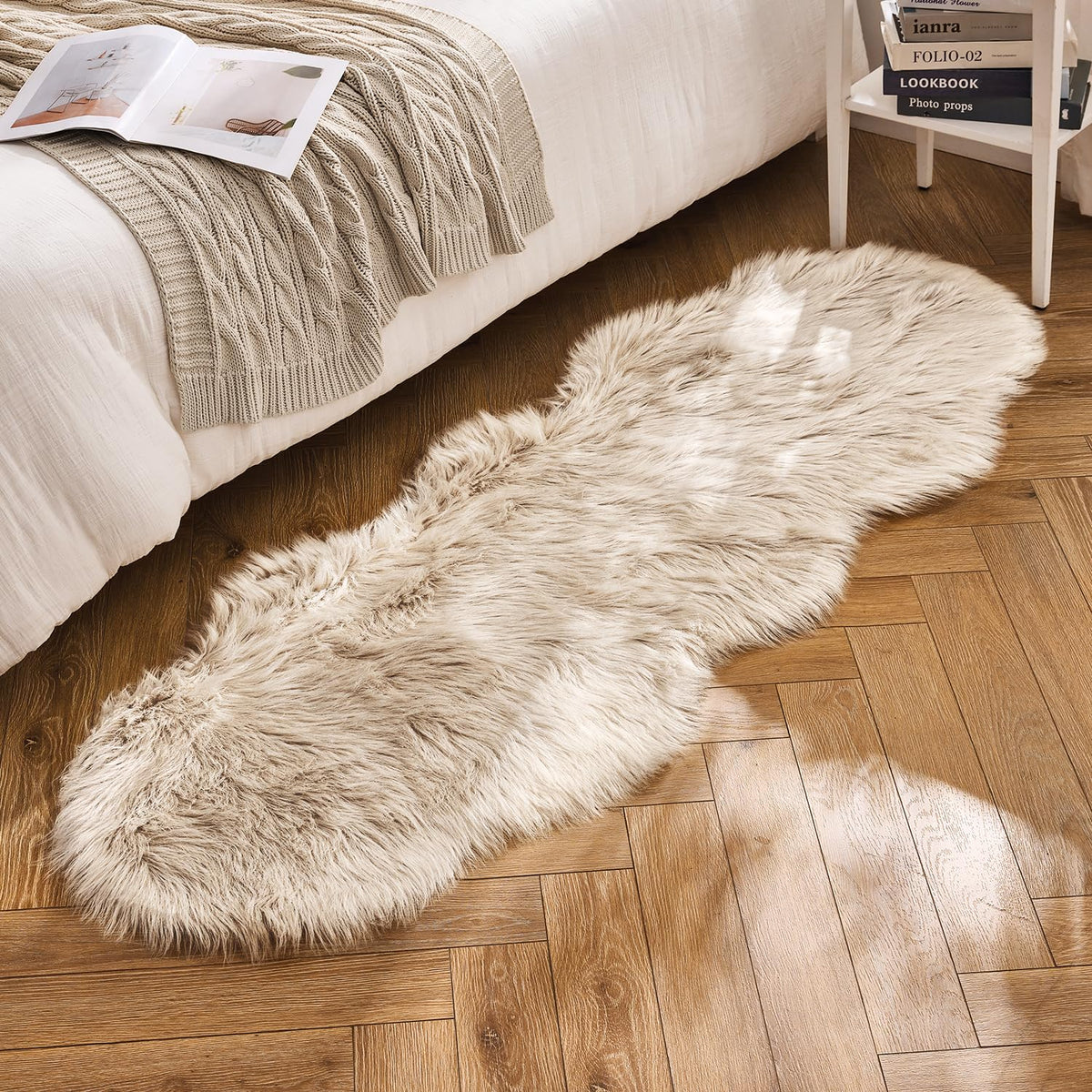 MIULEE Fluffy Area Rug 3x5 ft Faux Fur Sheepskin Rug for Bedroom White