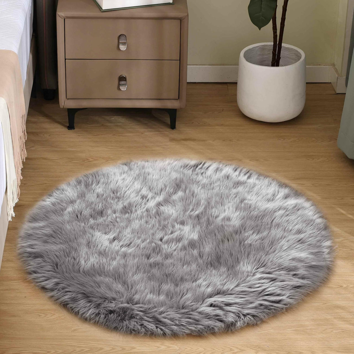 Goolela White Fluffy Faux Fur Rug for Bedroom Faux Sheepskin Rug 2x3 White Fuzzy Furry Bedside Carpet Dining Room Playroom Dorm Small Washable Rectangle