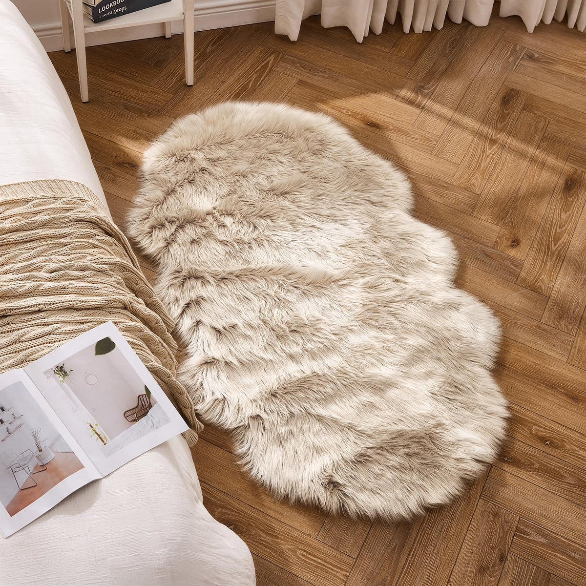 MIULEE Fluffy Area Rug 3x5 ft Faux Fur Sheepskin Rug for Bedroom White