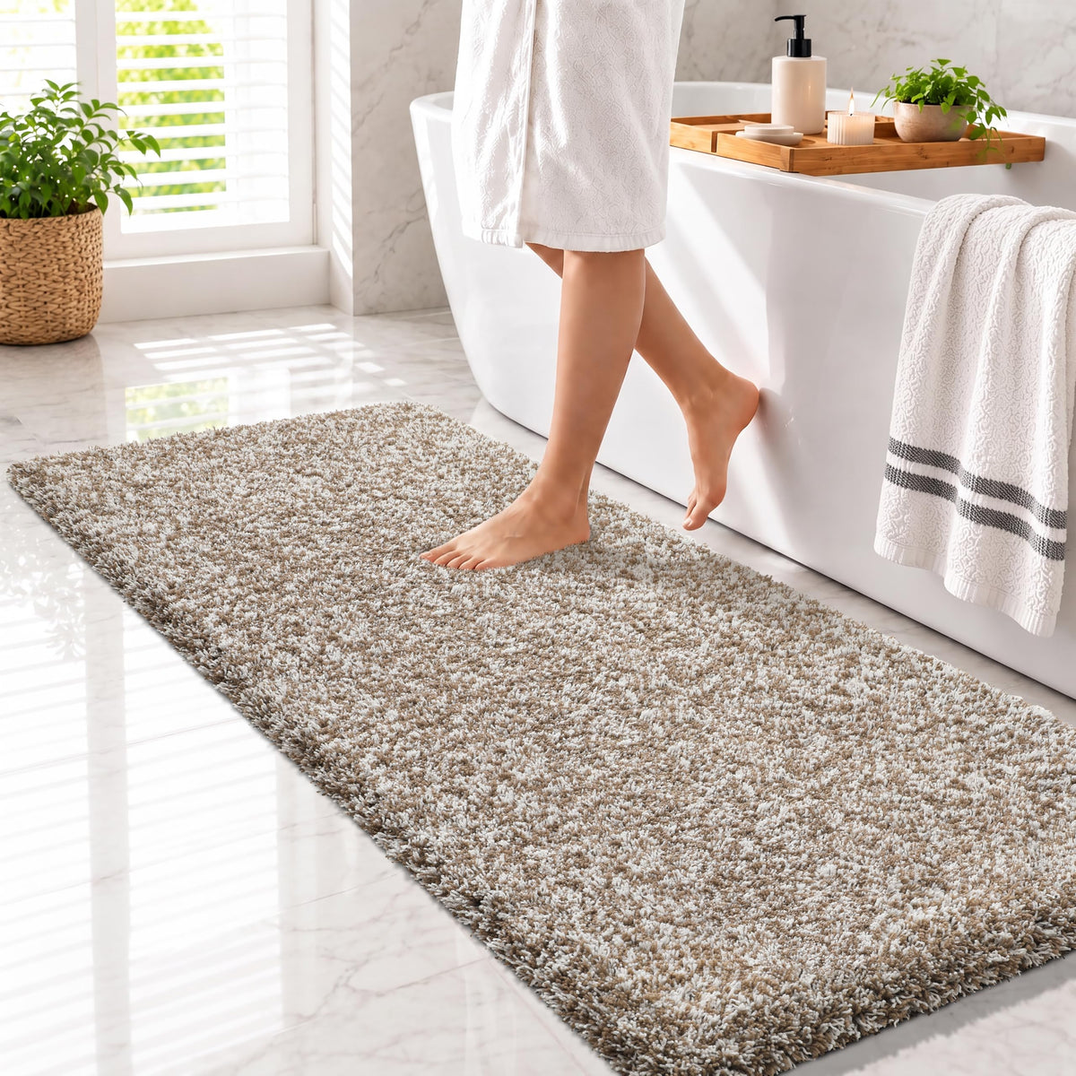 Yimobra Bathroom Rugs Non Slip Washable 32X20, Ultra Soft and Water Absorbent Bath Mats, Plush Fluffy Shower Mat Outside, Microfiber Thick Matts for Bathroom Floor/Tub, Light Gray and White