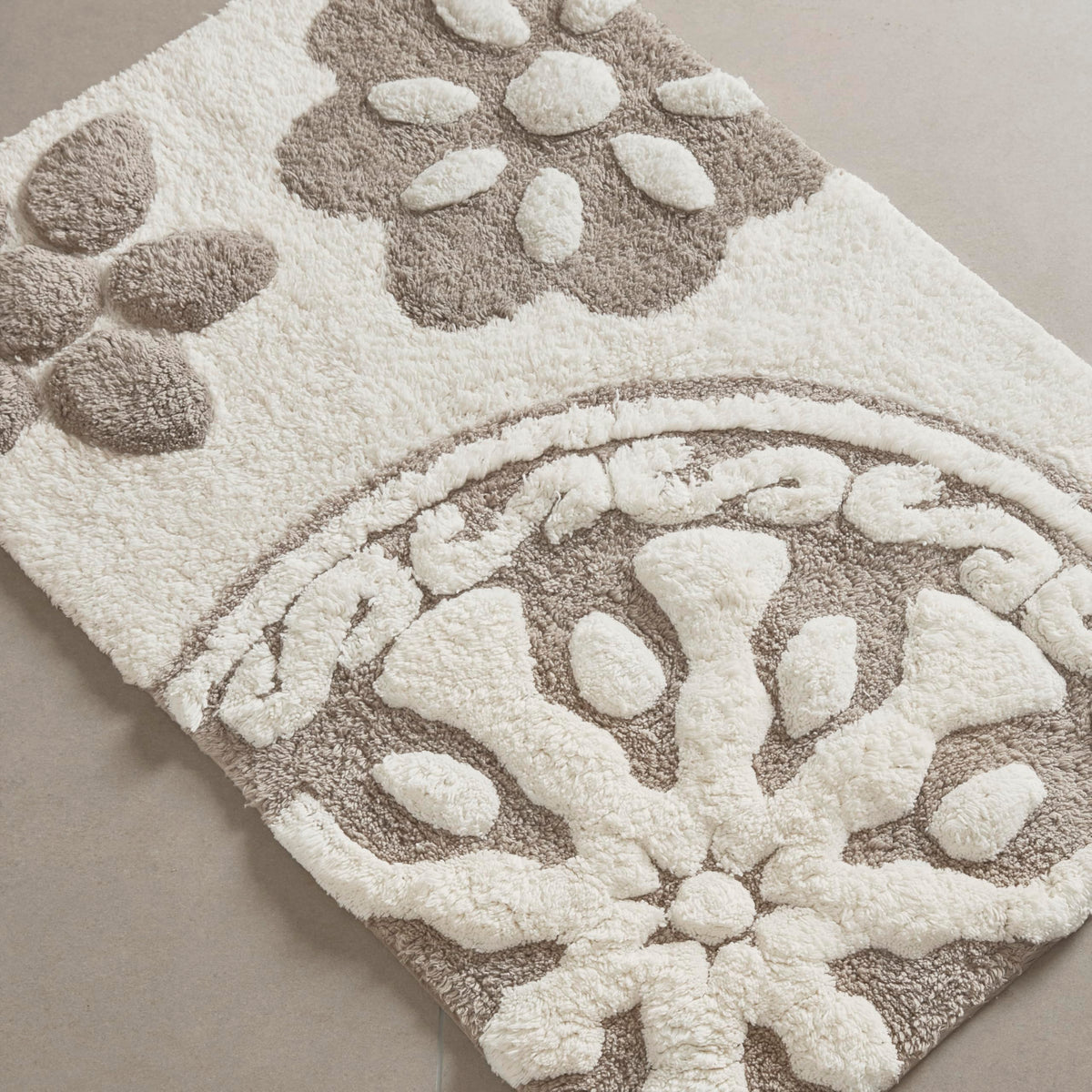 Madison Park Casablanca Tufted Cotton Bath Rug Non-Slip, 20 x 30, Taupe