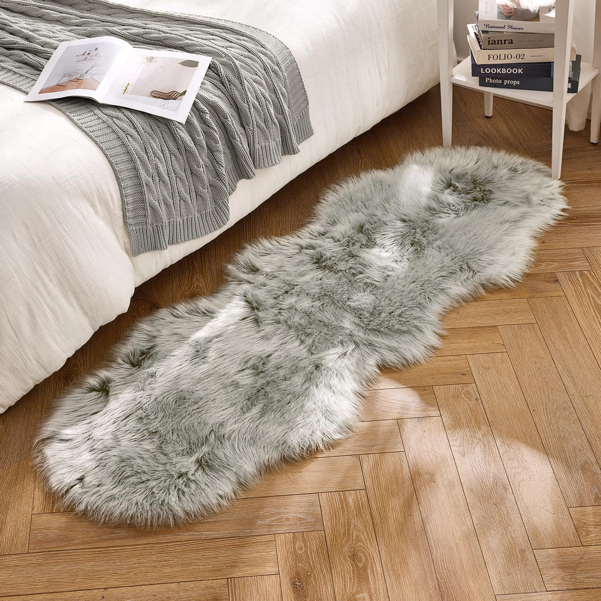 MIULEE Fluffy Area Rug 3x5 ft Faux Fur Sheepskin Rug for Bedroom White