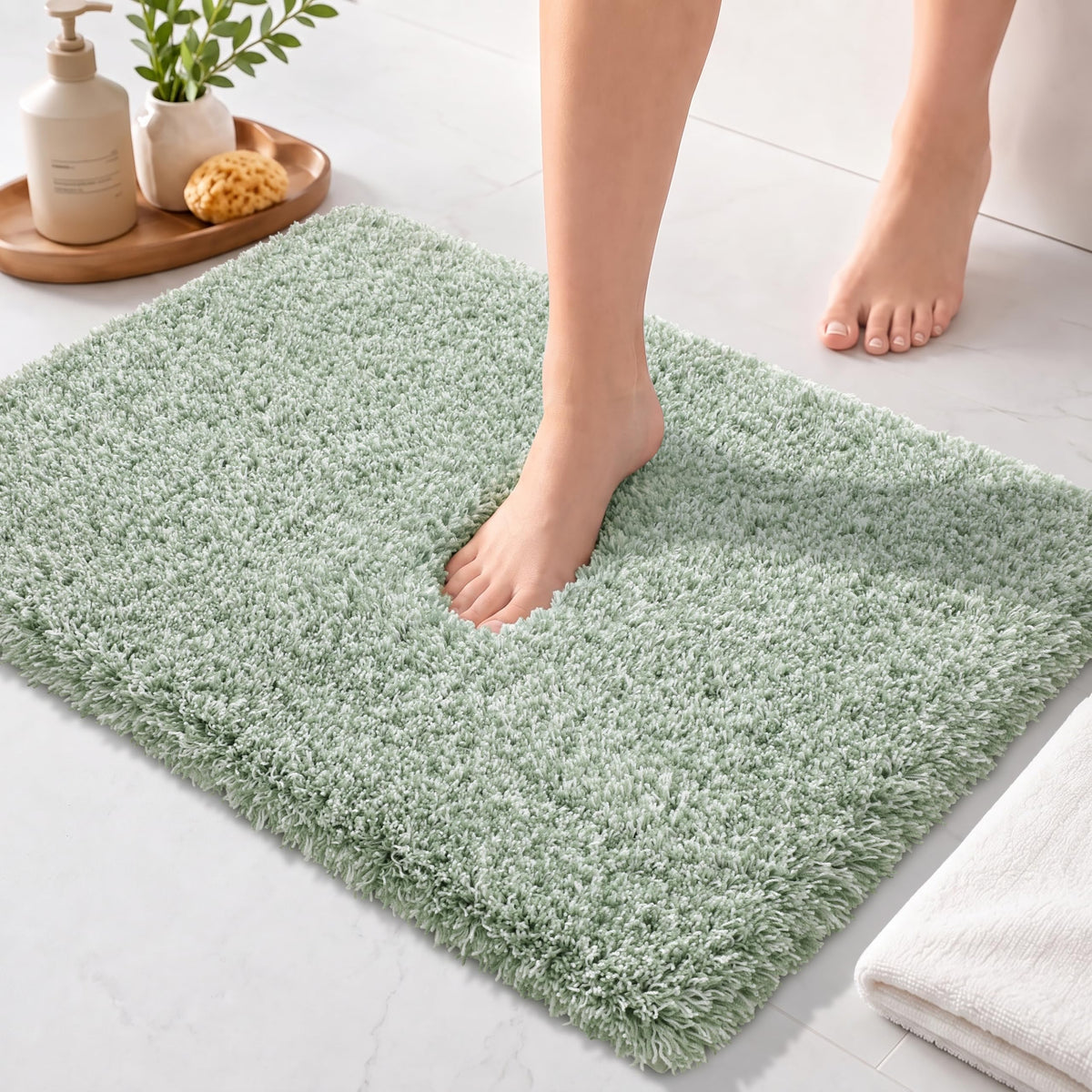 Yimobra Bathroom Rugs Non Slip Washable 32X20, Ultra Soft and Water Absorbent Bath Mats, Plush Fluffy Shower Mat Outside, Microfiber Thick Matts for Bathroom Floor/Tub, Light Gray and White