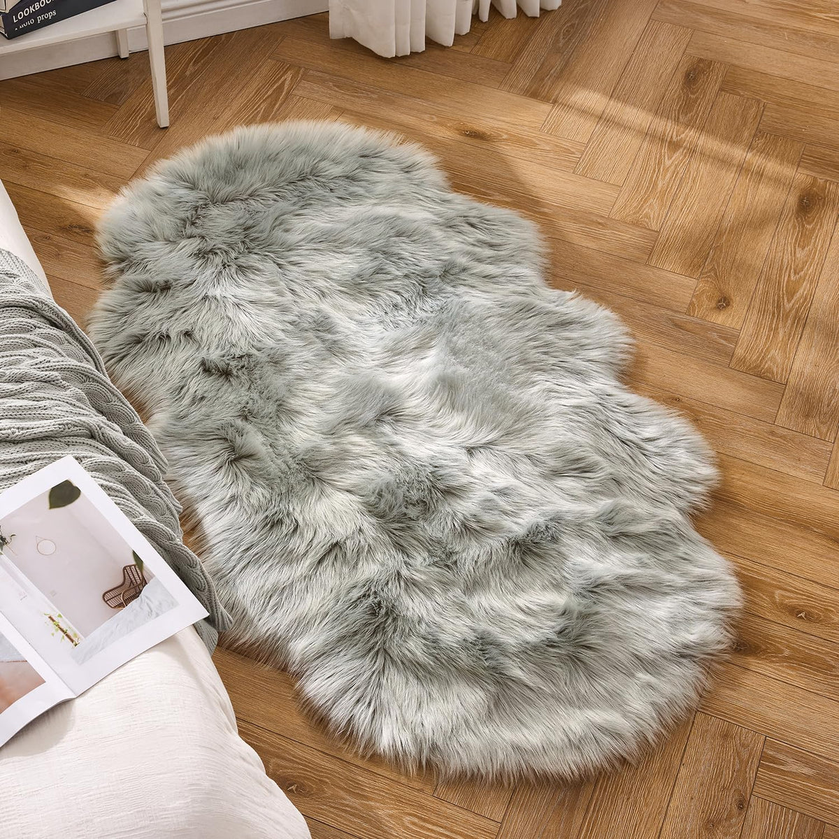 MIULEE Fluffy Area Rug 3x5 ft Faux Fur Sheepskin Rug for Bedroom White