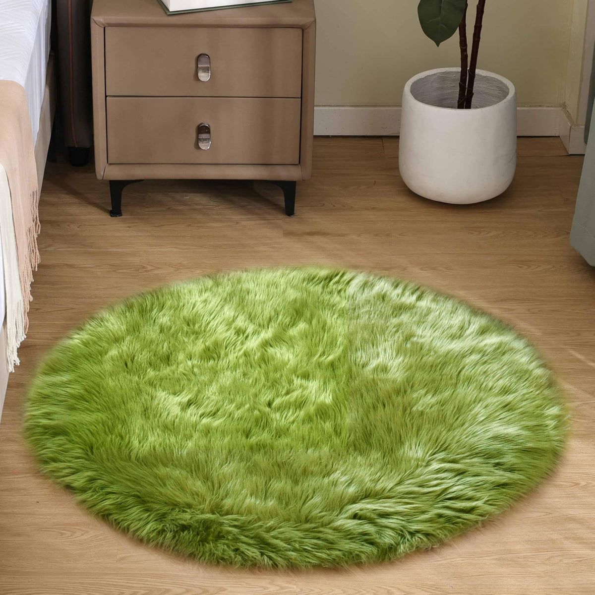 Goolela White Fluffy Faux Fur Rug for Bedroom Faux Sheepskin Rug 2x3 White Fuzzy Furry Bedside Carpet Dining Room Playroom Dorm Small Washable Rectangle