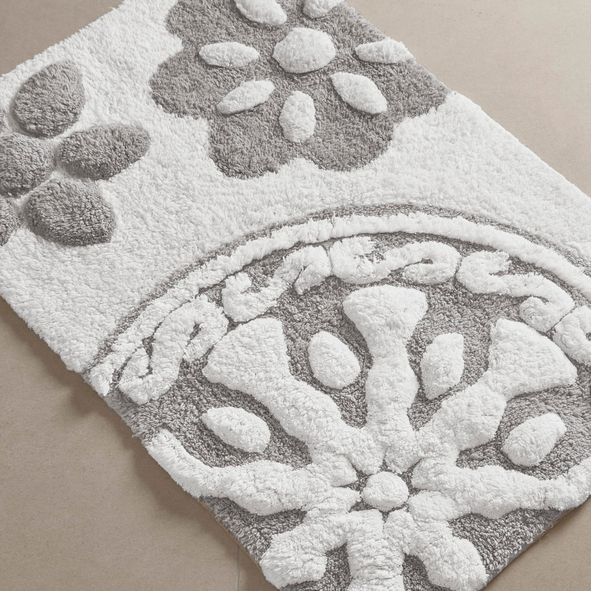 Madison Park Casablanca Tufted Cotton Bath Rug Non-Slip, 20 x 30, Taupe