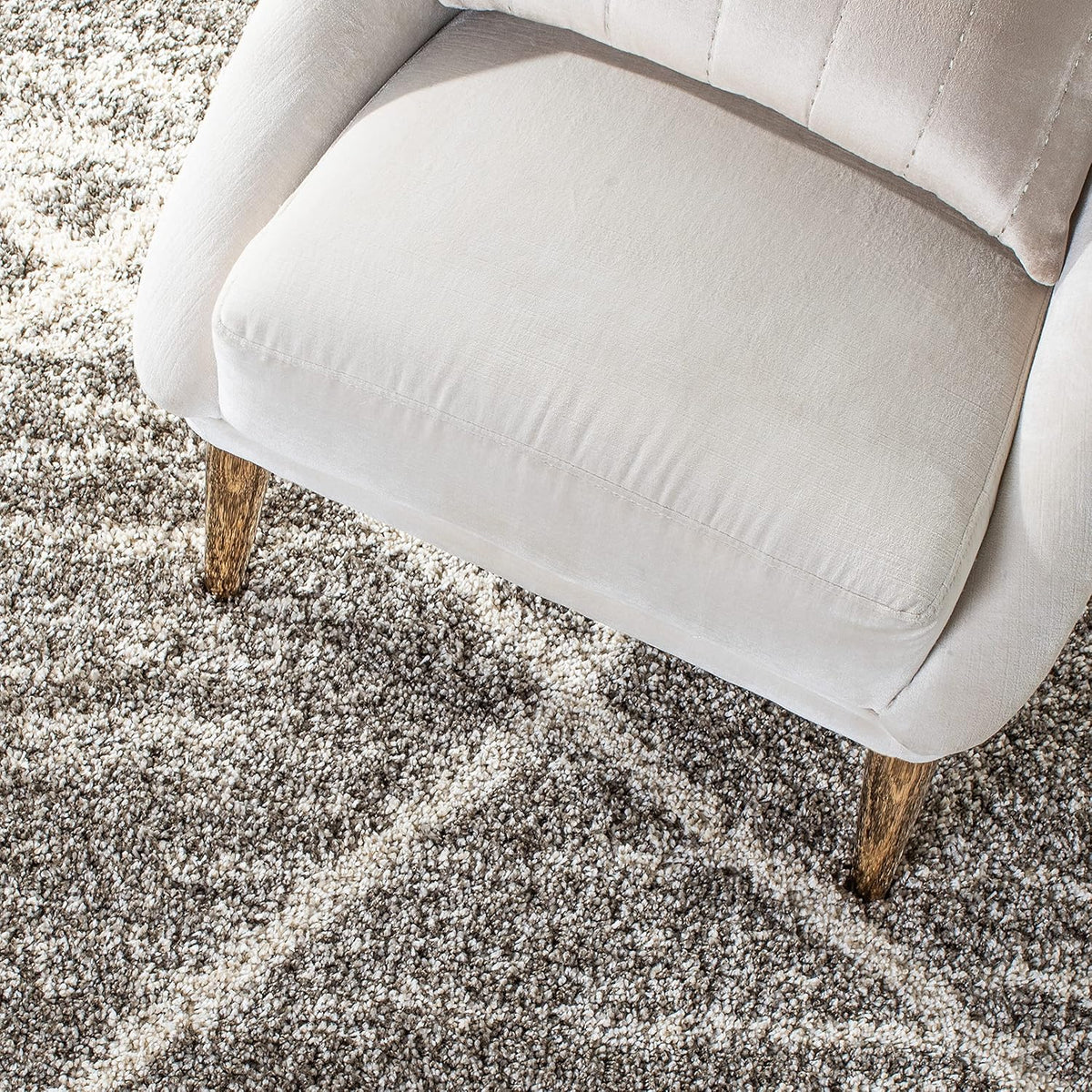 SAFAVIEH Hudson Shag Accent Rug 2'x3', Soft Distressed Grey & Ivory SGH281K